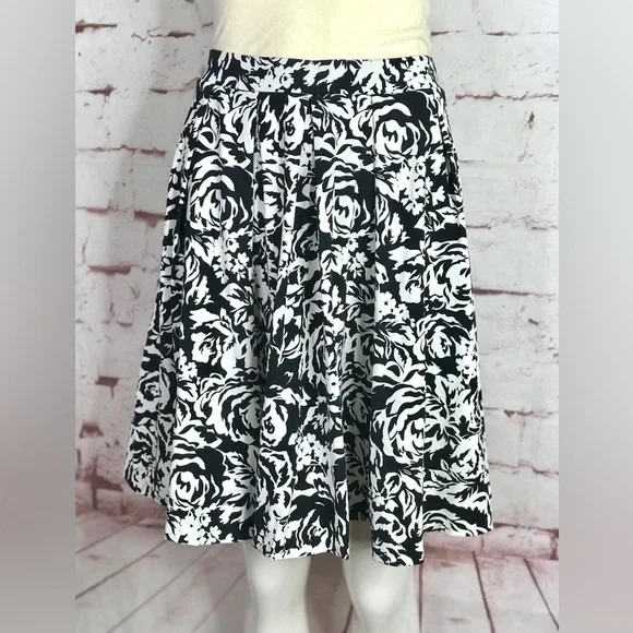 ADRIENNE VITTADINI XS Floral Black & White Box Pleat A-Line Swing Skater Skirt - Picture 13 of 13
